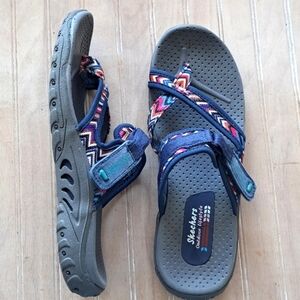 Skechers Women’s Reggae Zig Zag Flip-Flop Sandals Navy Grey Comfort Grip